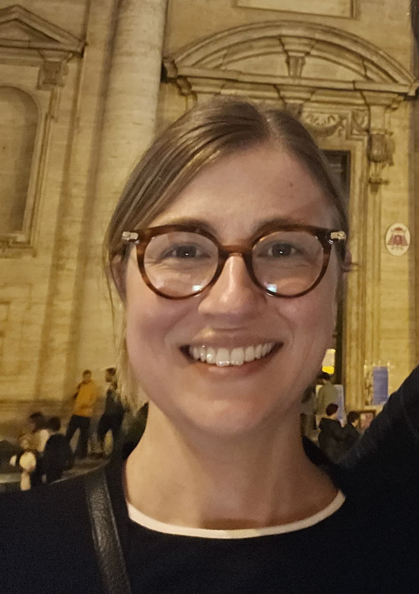 Rachel Anderson - Before AI headshot selfie | GoStudio.ai Rachel Anderson profile