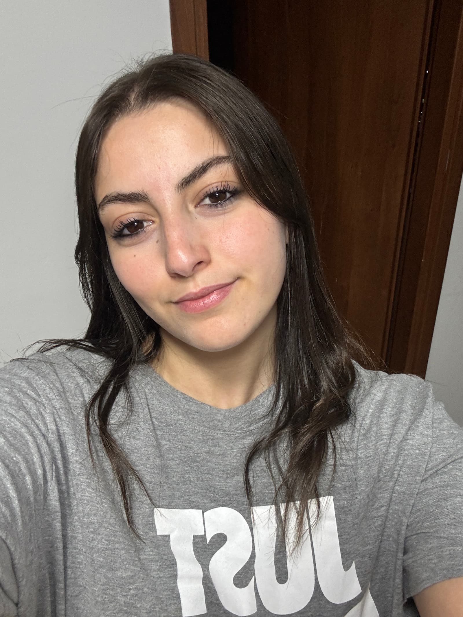 Emily Davis - Before AI headshot selfie | GoStudio.ai Emily Davis profile