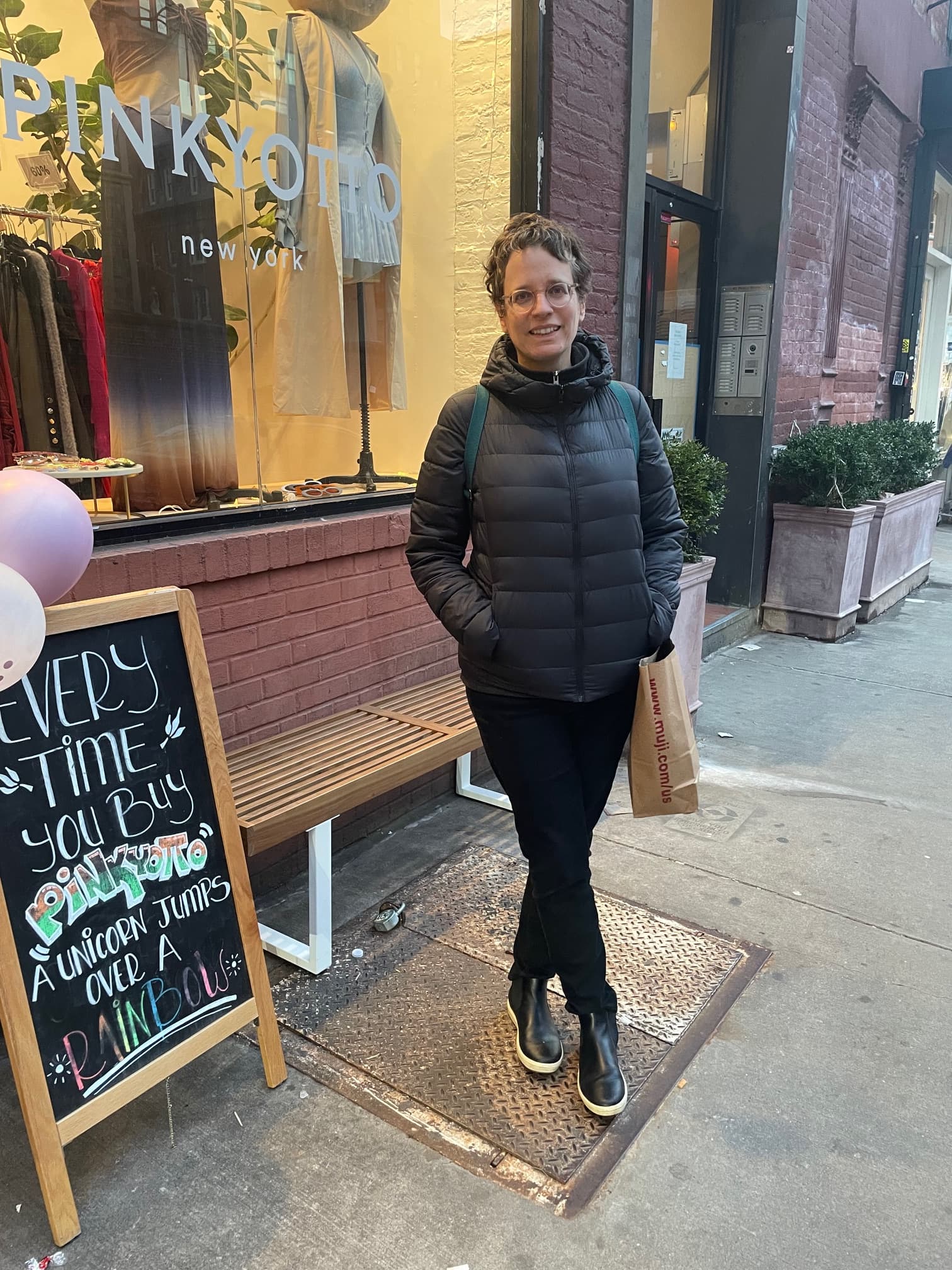 Emma Davis - Before AI headshot selfie | GoStudio.ai Emma Davis profile