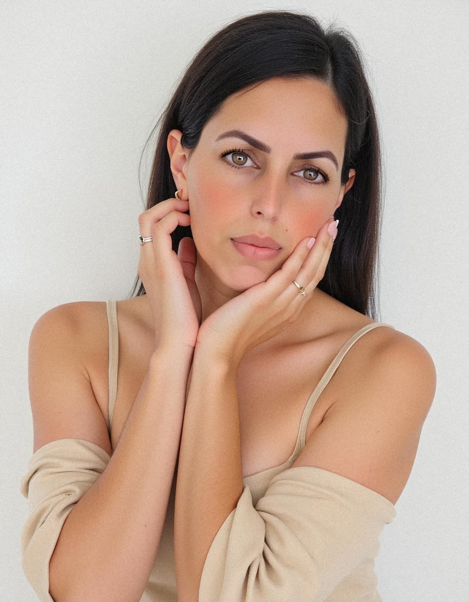 Mia Taylor AI Professional Headshot | GoStudio.ai Mia Taylor