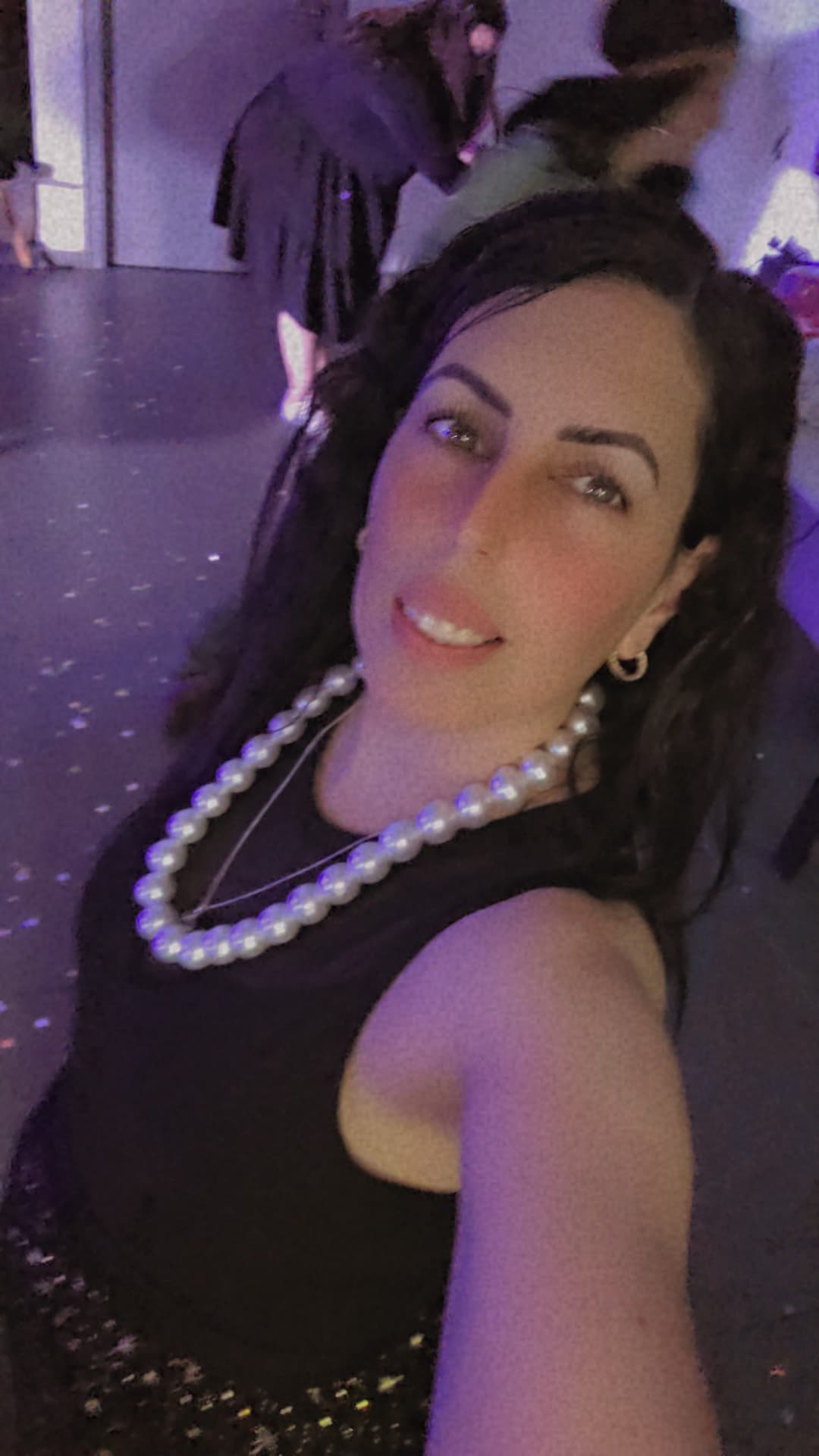 Mia Taylor - Before AI headshot selfie | GoStudio.ai Mia Taylor profile